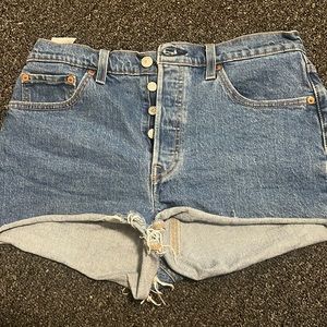 LEVI SHORTS SIZE W29